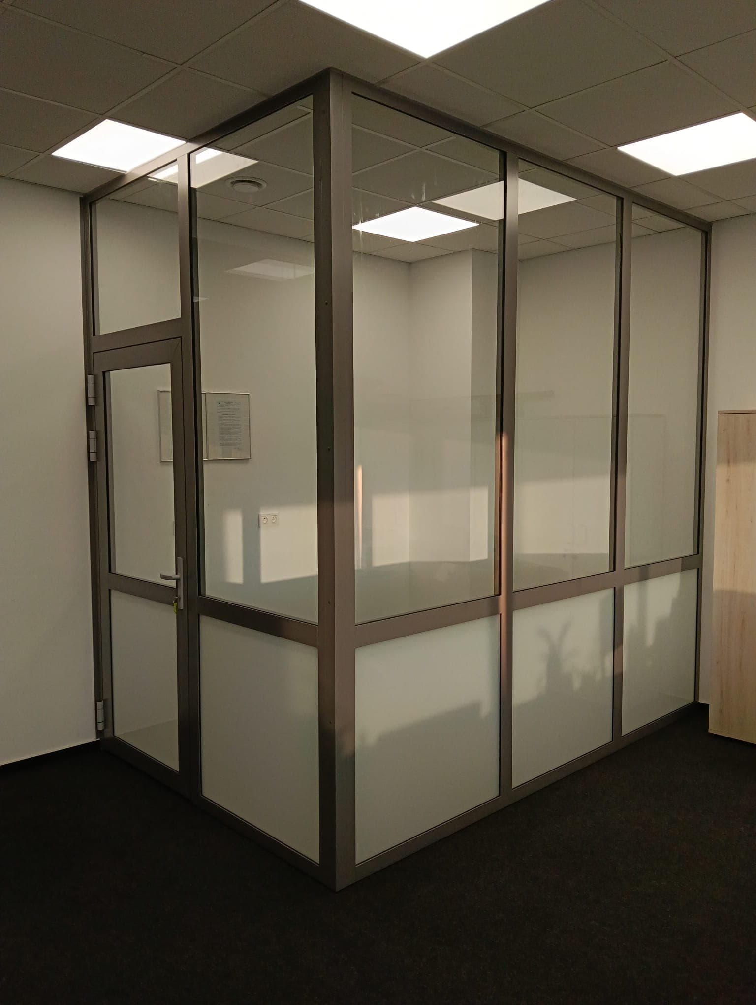 Aluminiowe ściany działowe