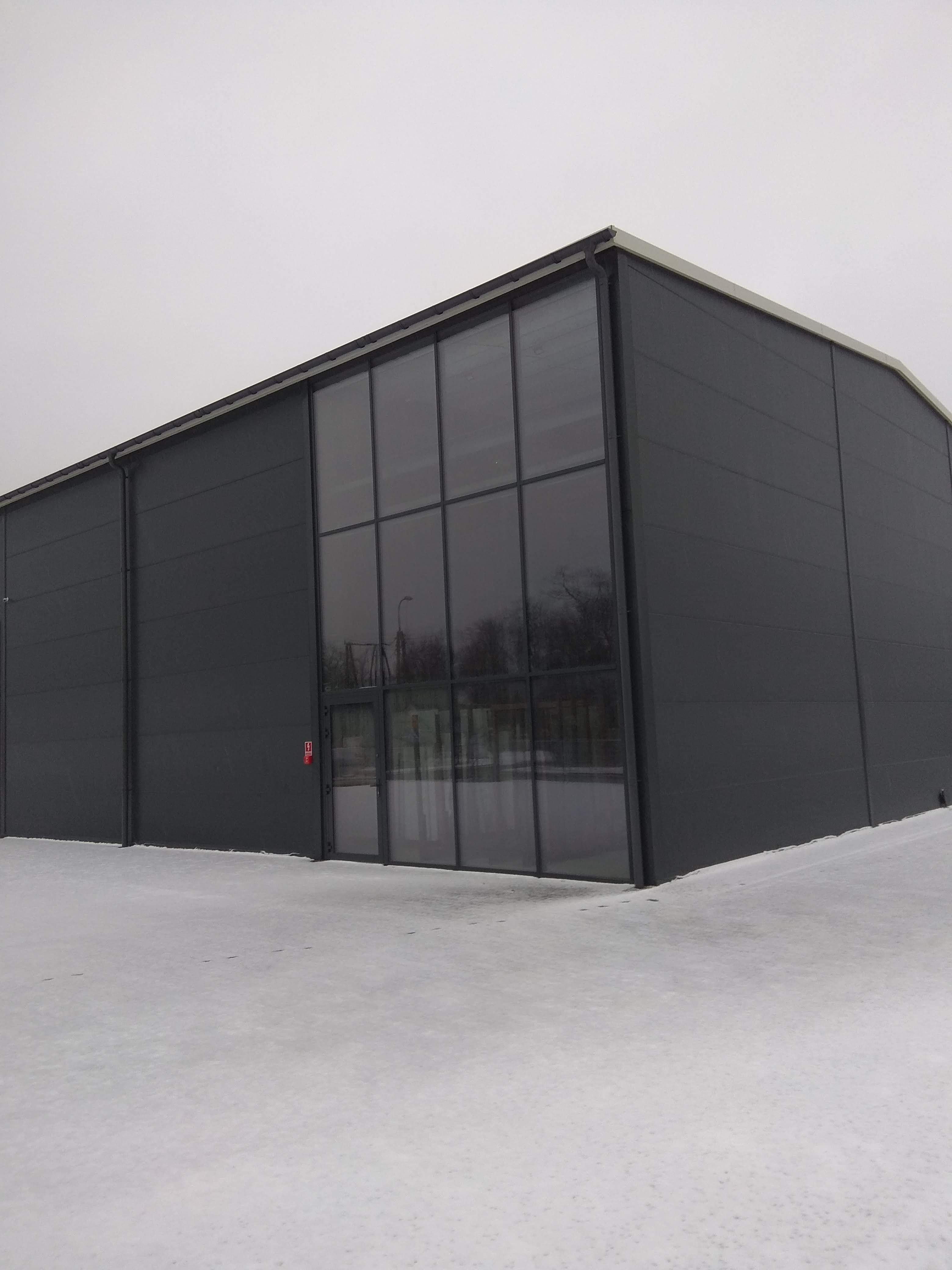 Fasada aluminiowa w budynku przemysłowym