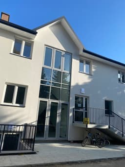 Przeciwpożarowe: fasada aluminiowa, aluminiowe drzwi wejściowe i okna rozwierno-uchylne thumbnail