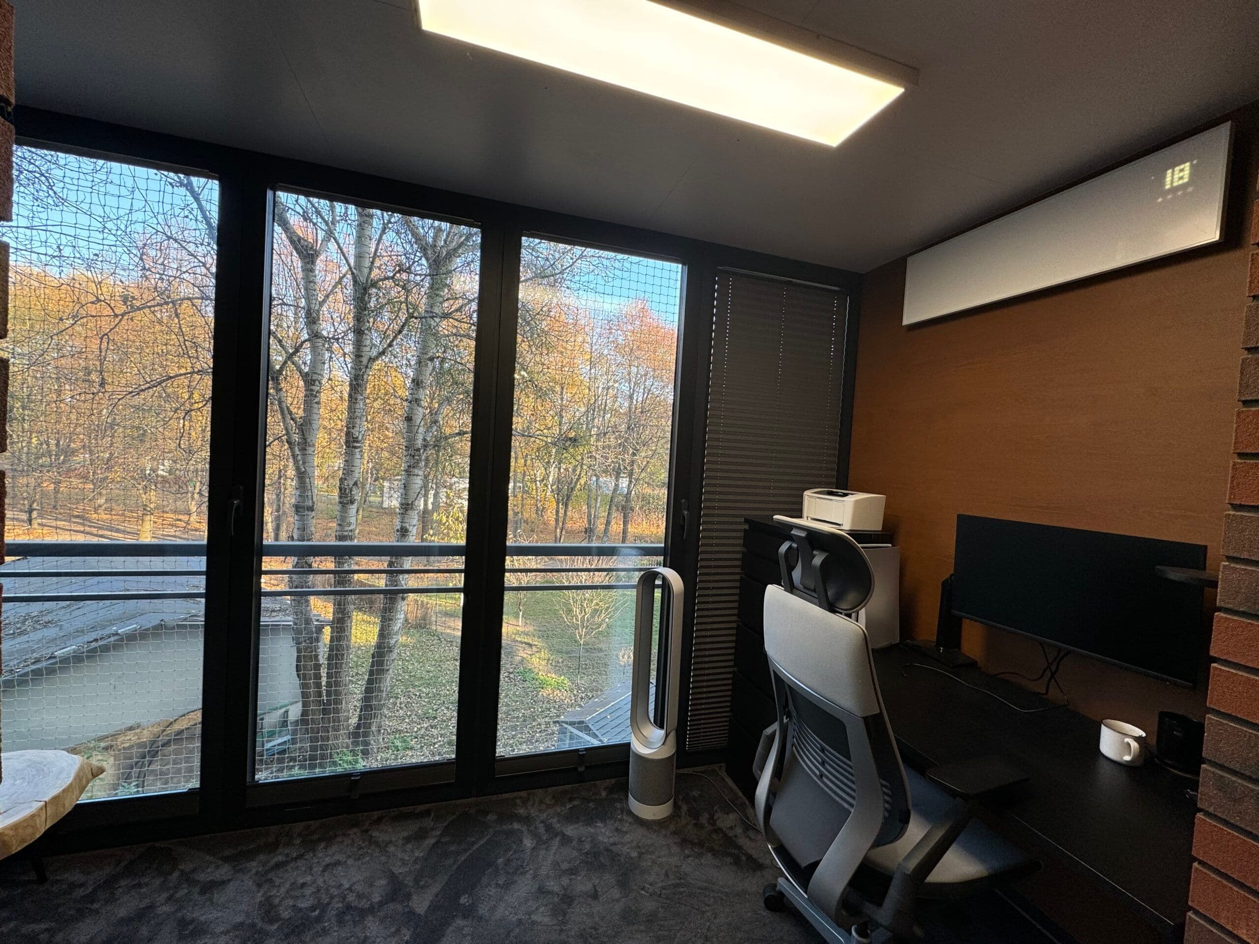 Aluminiowy ogród zimowy, ocieplenie podłogi, sufitu i ścian, aluminiowe okna balkonowe.