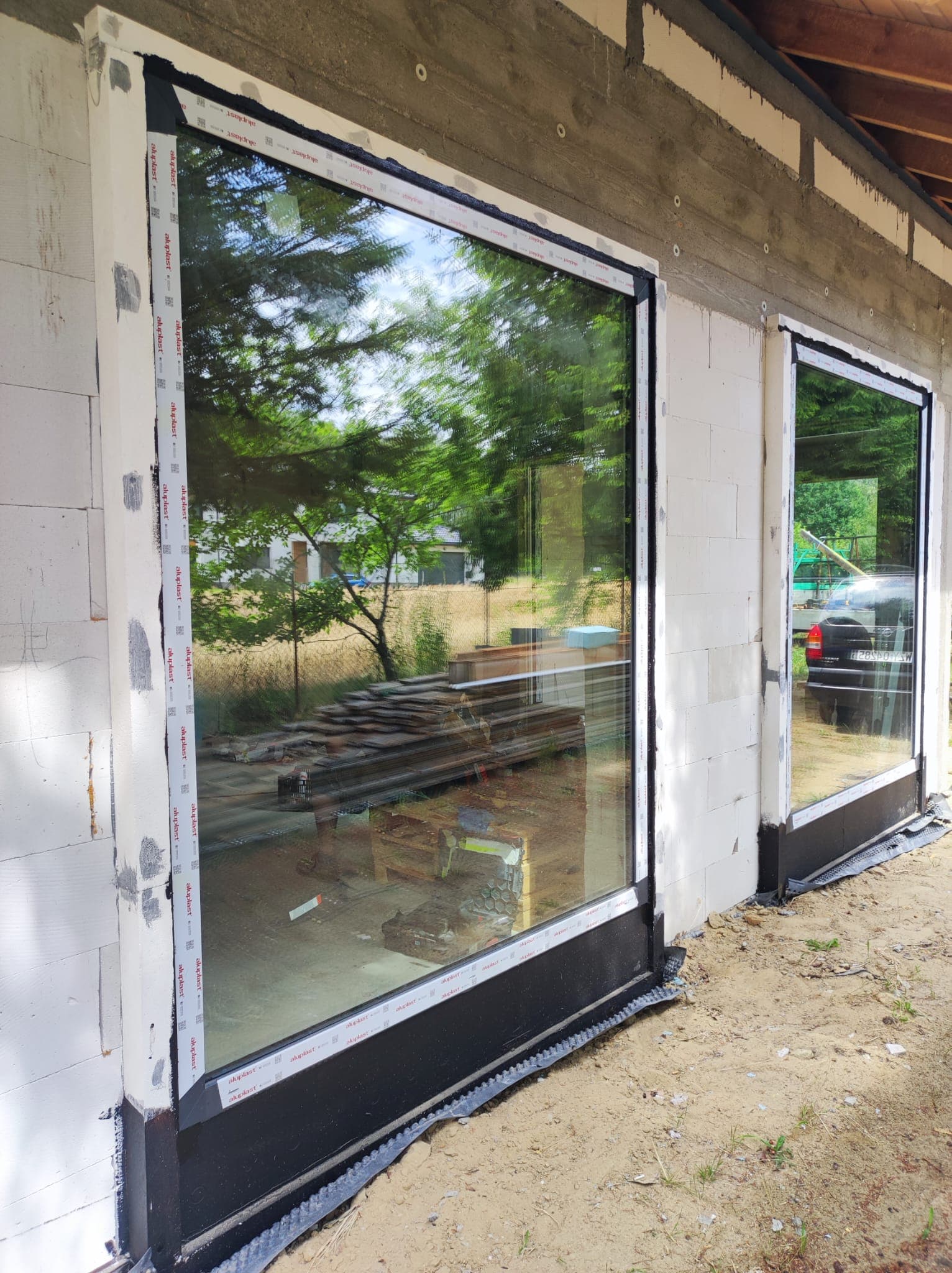 Okna aluminiowe w trakcie montażu