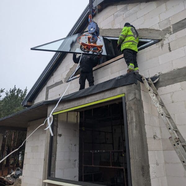 Montaż trójkątnych okien