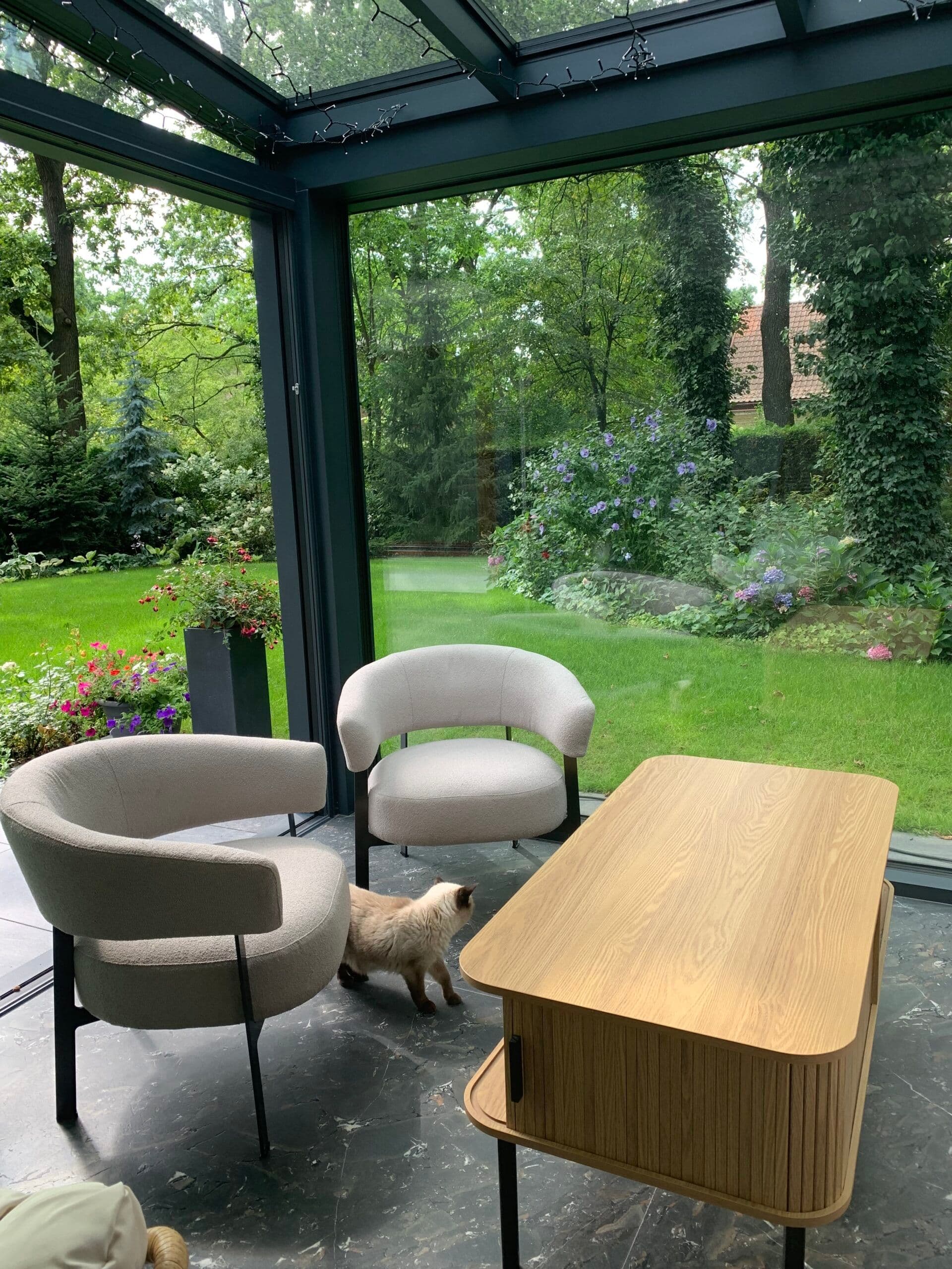 Aluminiowy ogród zimowy ze szklanym dachem i oknem przesuwnym typu HS